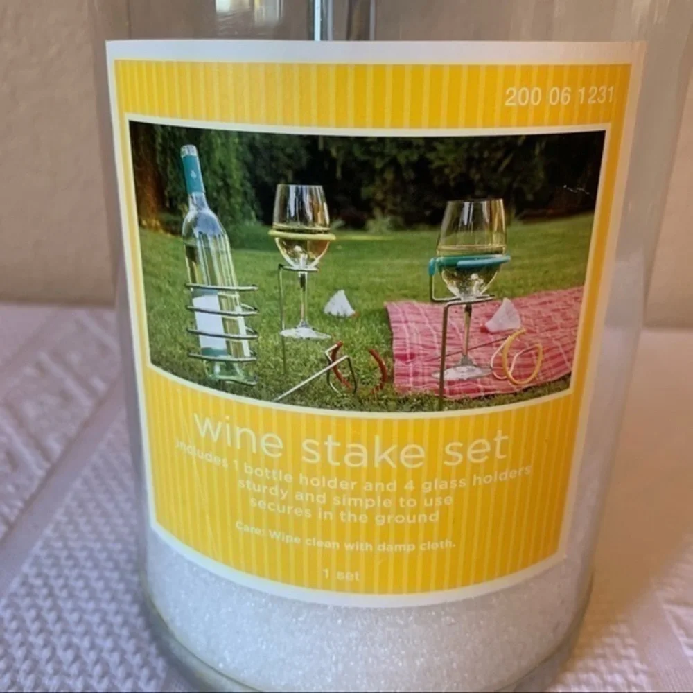 NIB Picnic Wine Stake Set 1 wine bottle stake‎ along with 4 wine glass stakes